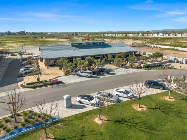 4477 Vineyard Drive, Madera, CA 93636
