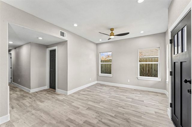 8221 Flaxman St A, Houston, TX 77029