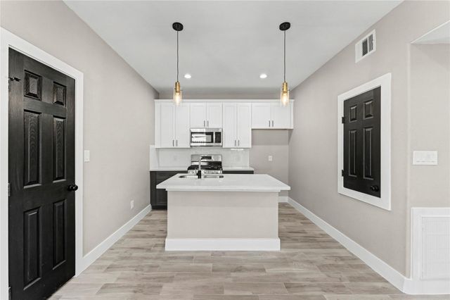 8221 Flaxman St A, Houston, TX 77029
