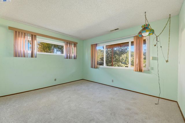 85 Sequoyah View, Oakland, CA 94605