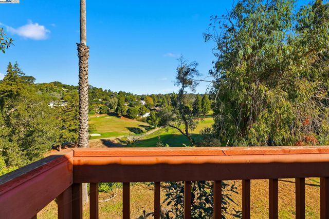 85 Sequoyah View, Oakland, CA 94605