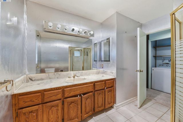 85 Sequoyah View, Oakland, CA 94605