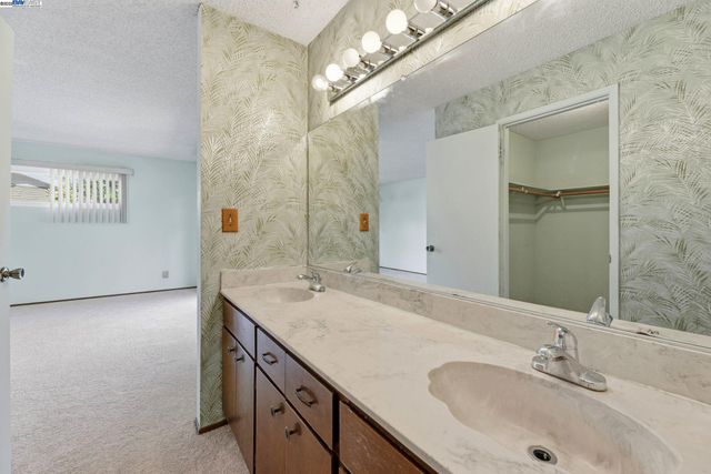 85 Sequoyah View, Oakland, CA 94605