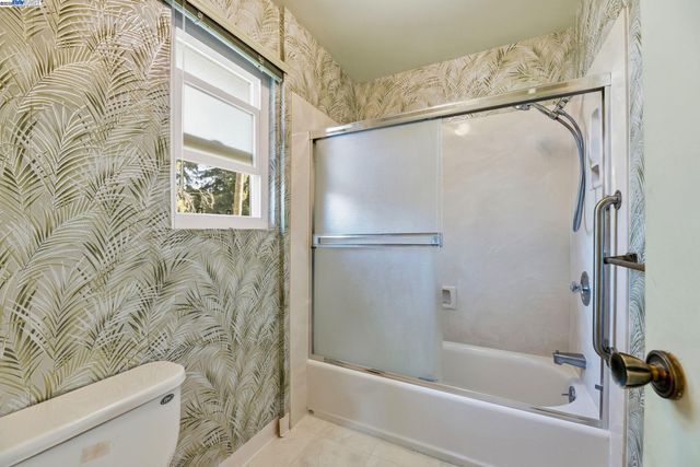 85 Sequoyah View, Oakland, CA 94605