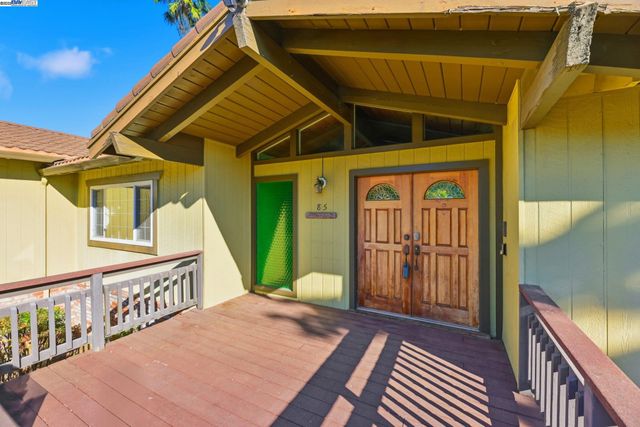 85 Sequoyah View, Oakland, CA 94605