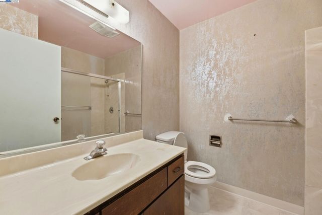 85 Sequoyah View, Oakland, CA 94605