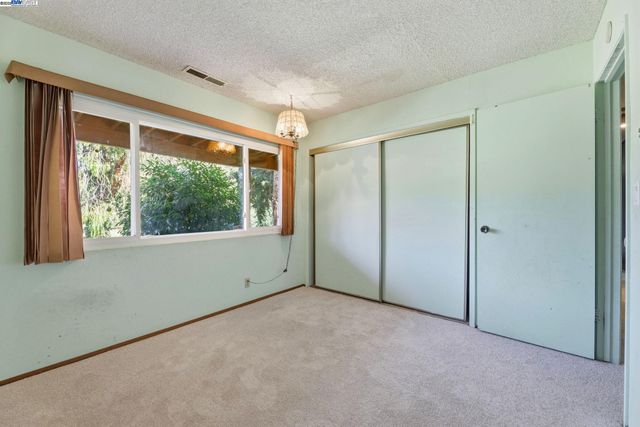 85 Sequoyah View, Oakland, CA 94605