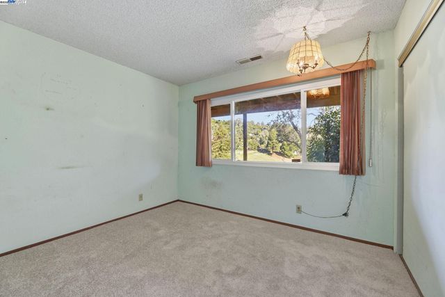 85 Sequoyah View, Oakland, CA 94605