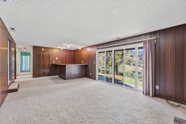 85 Sequoyah View, Oakland, CA 94605