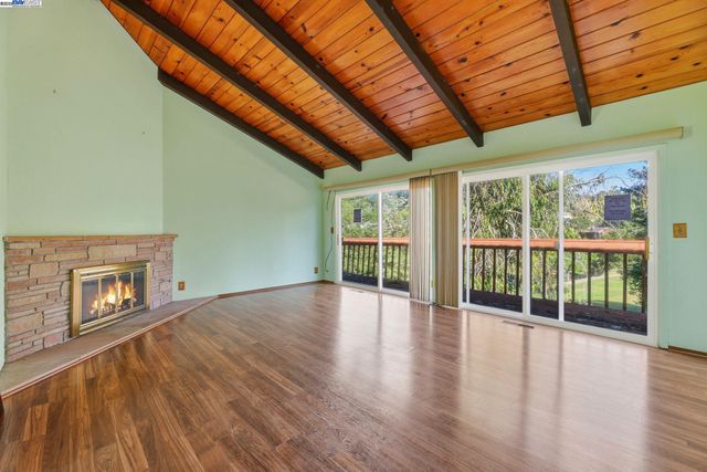 85 Sequoyah View, Oakland, CA 94605