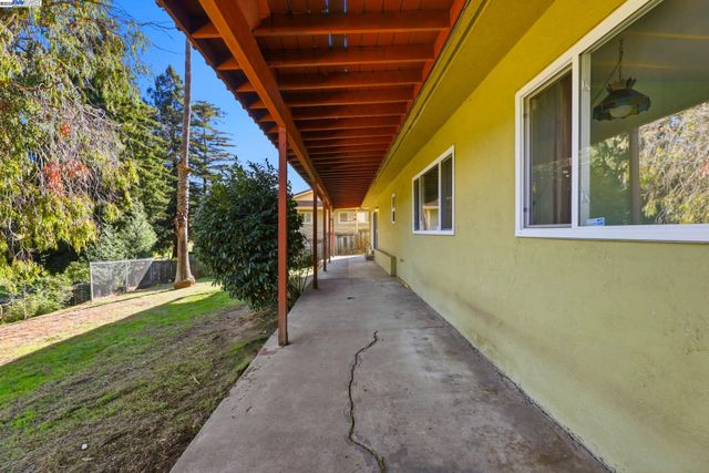 85 Sequoyah View, Oakland, CA 94605