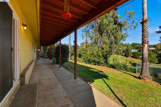 85 Sequoyah View, Oakland, CA 94605