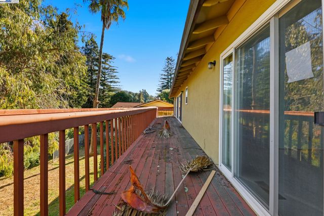 85 Sequoyah View, Oakland, CA 94605