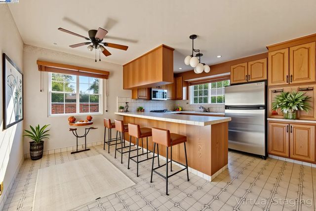 85 Sequoyah View, Oakland, CA 94605