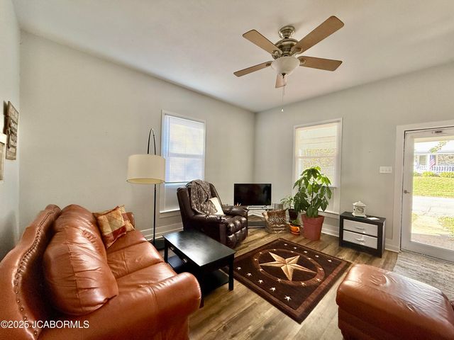 200 S EAST STREET, California, MO 65018