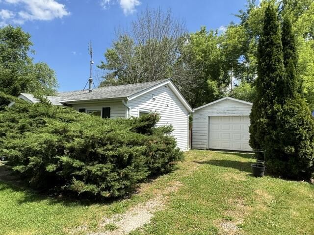 10449 268th AVENUE, Trevor, WI 53179