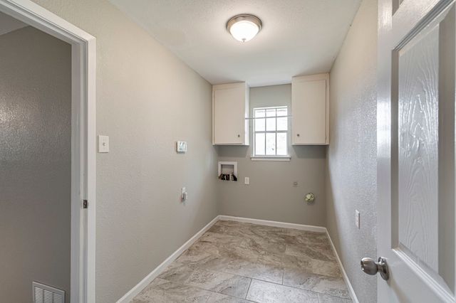 1401 Yucca Street, Midlothian, TX 76065
