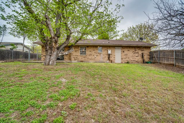 1401 Yucca Street, Midlothian, TX 76065