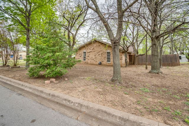 1401 Yucca Street, Midlothian, TX 76065