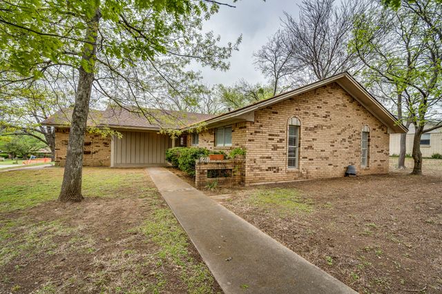 1401 Yucca Street, Midlothian, TX 76065