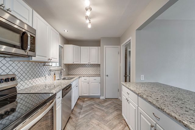 1401 Yucca Street, Midlothian, TX 76065