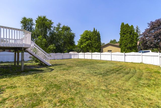 8200 Thomas Avenue N, Brooklyn Park, MN 55444