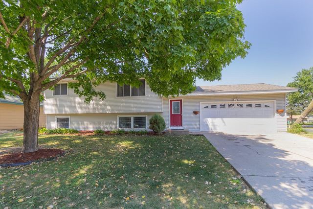 8200 Thomas Avenue N, Brooklyn Park, MN 55444