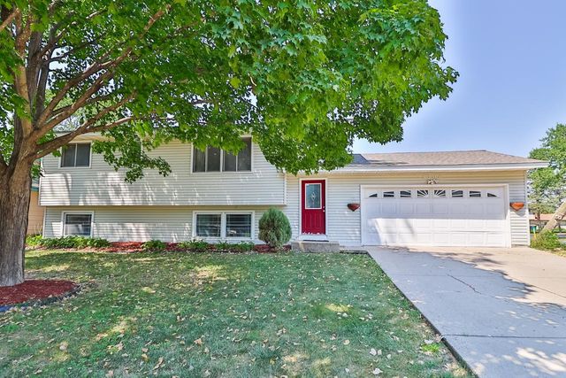 8200 Thomas Avenue N, Brooklyn Park, MN 55444