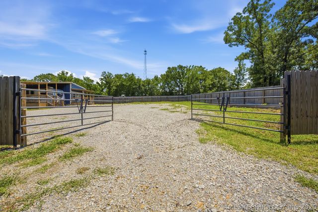 127 Seneca Springs, Eufaula, OK 74432