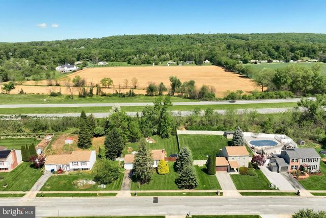 3911 SANDRA DR, York, PA 17402