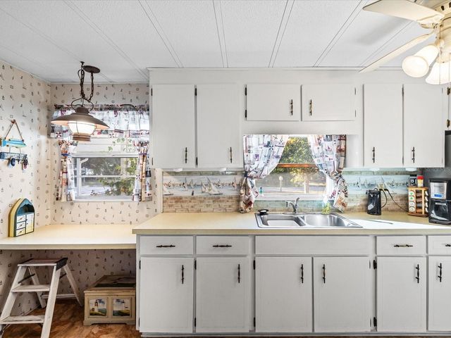 6439 THERESA AVENUE, Weeki Wachee, FL 34607