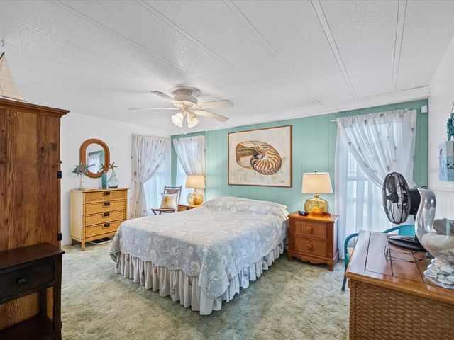 6439 THERESA AVENUE, Weeki Wachee, FL 34607