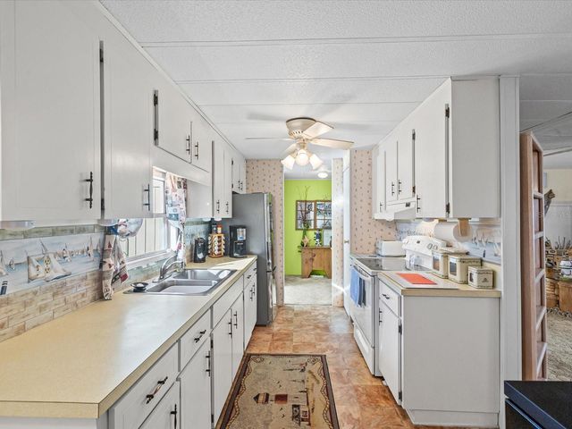 6439 THERESA AVENUE, Weeki Wachee, FL 34607