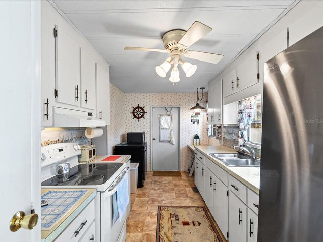 6439 THERESA AVENUE, Weeki Wachee, FL 34607