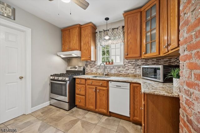 211 Walnut Ave, Bogota Boro, NJ 07603