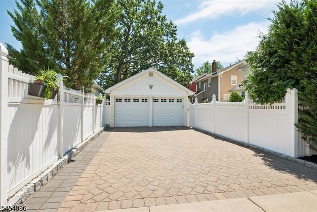 211 Walnut Ave, Bogota Boro, NJ 07603