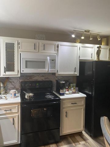 8900 N Park Plaza COURT #216, Brown Deer, WI 53223