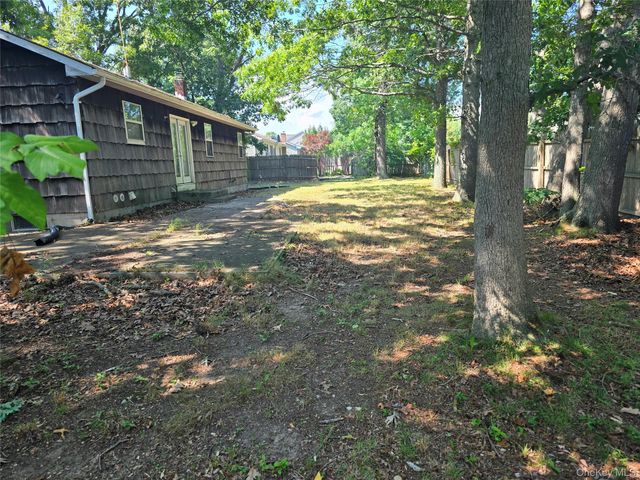 5 Gores Drive, Mastic, NY 11950