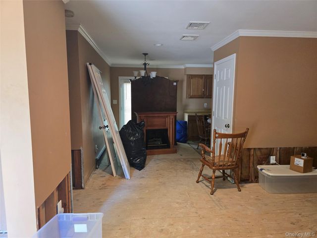 5 Gores Drive, Mastic, NY 11950