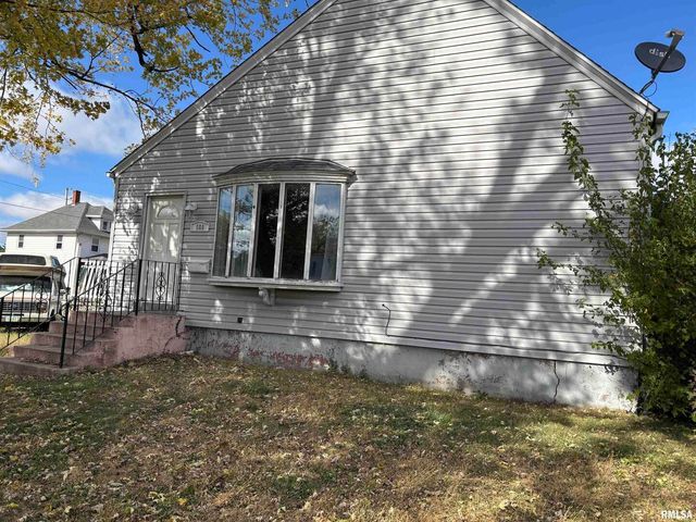 560 S 4TH Avenue, Clinton, IA 52732