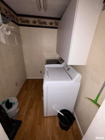 560 S 4TH Avenue, Clinton, IA 52732