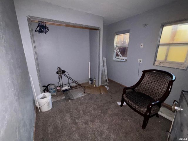 560 S 4TH Avenue, Clinton, IA 52732