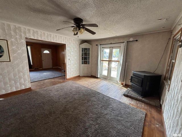 560 S 4TH Avenue, Clinton, IA 52732