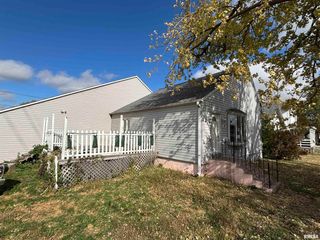 560 S 4TH Avenue, Clinton, IA 52732