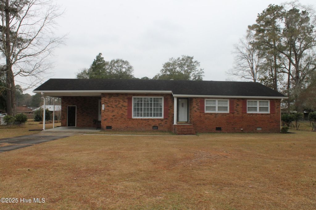 203 Northwood Drive, Whiteville, NC 28472