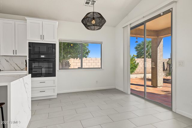 8109 W NICOLET Avenue, Glendale, AZ 85303