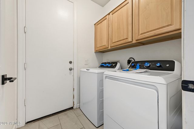 8109 W NICOLET Avenue, Glendale, AZ 85303