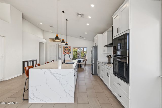 8109 W NICOLET Avenue, Glendale, AZ 85303