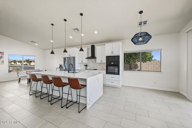 8109 W NICOLET Avenue, Glendale, AZ 85303