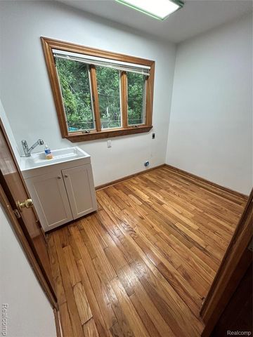 25426 Edgemont Drive, Southfield, MI 48033